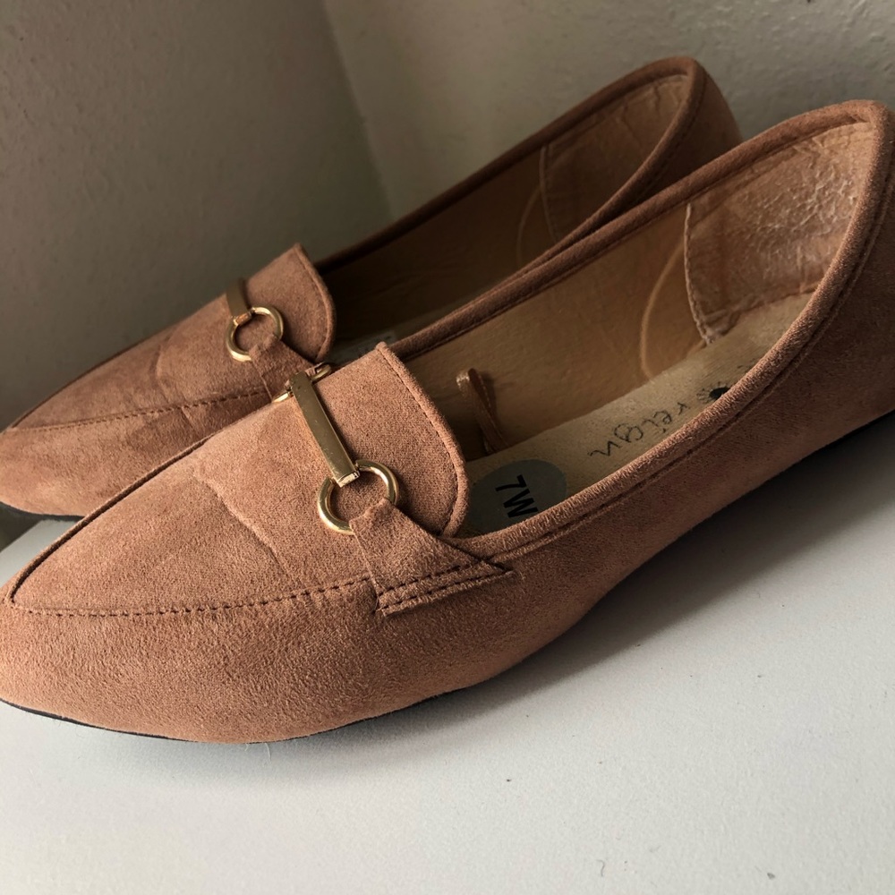 3/$10 Flats ❌